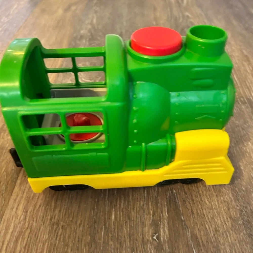 Fisher Price Little People Friendly Passenger Train Sound Light as is. Works